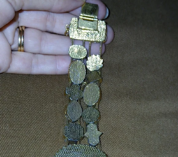 Vintage Gold Cameo Bracelet - Picture 5 of 7